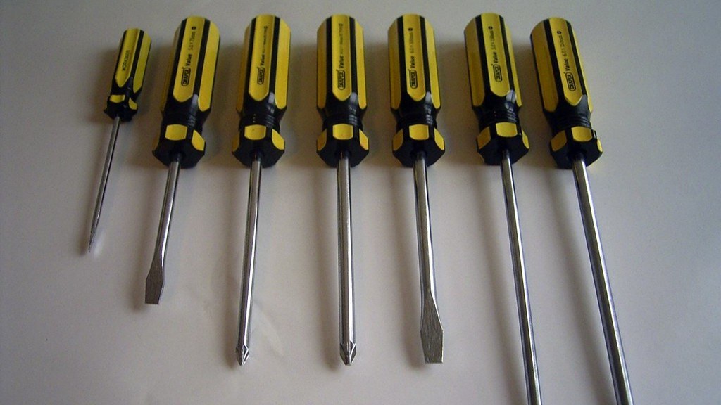 How does a mains tester screwdriver work?