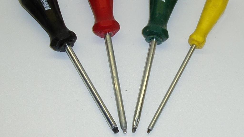 A screwdriver with a 1 cm shaft?
