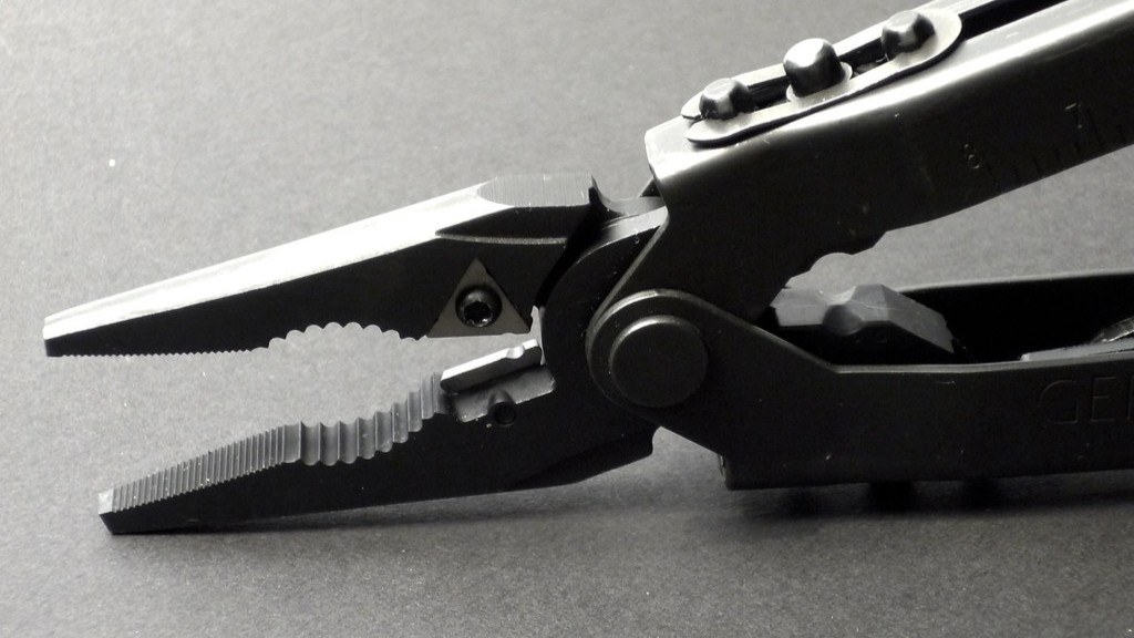 How do you cut lexan with a utility knife?
