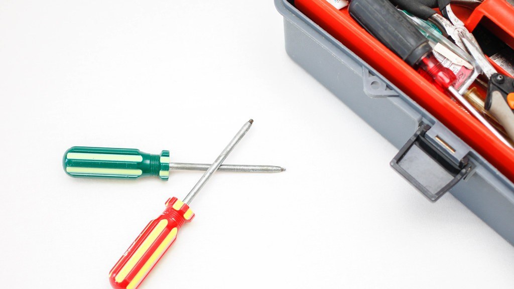 How to make a homemade screwdriver?