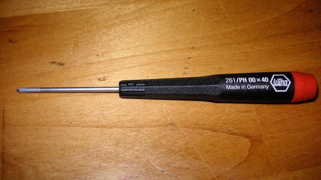 What is a thru tang screwdriver?